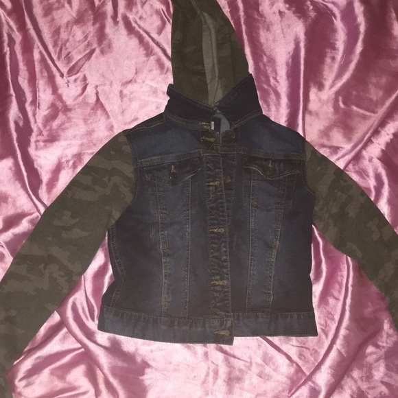 Jean jacket w/ camo sleeves and hood - Picture 1 of 5